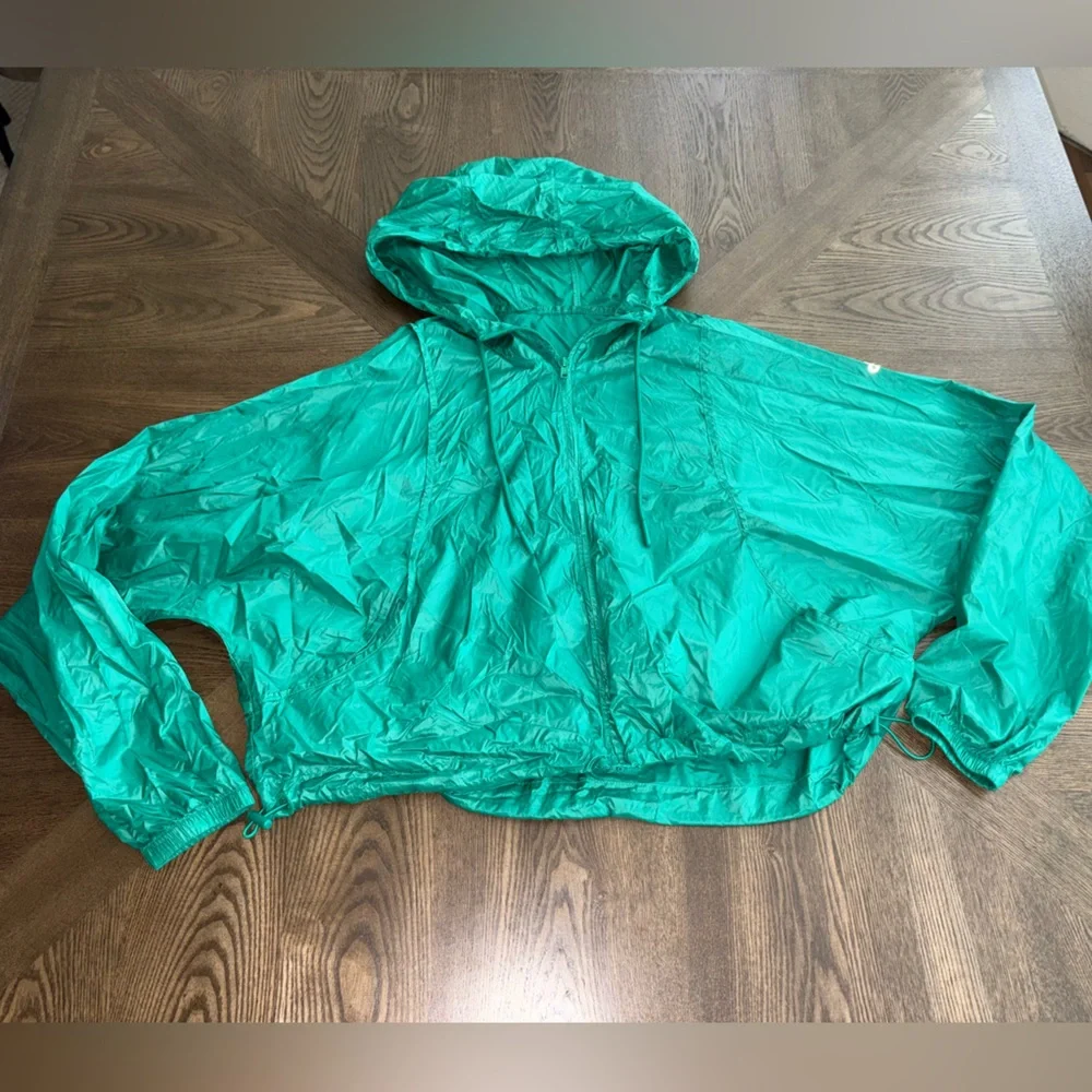 ALO Yoga Sprinter Hooded Cropped Windbreaker Jacket Green Emerald LARGE